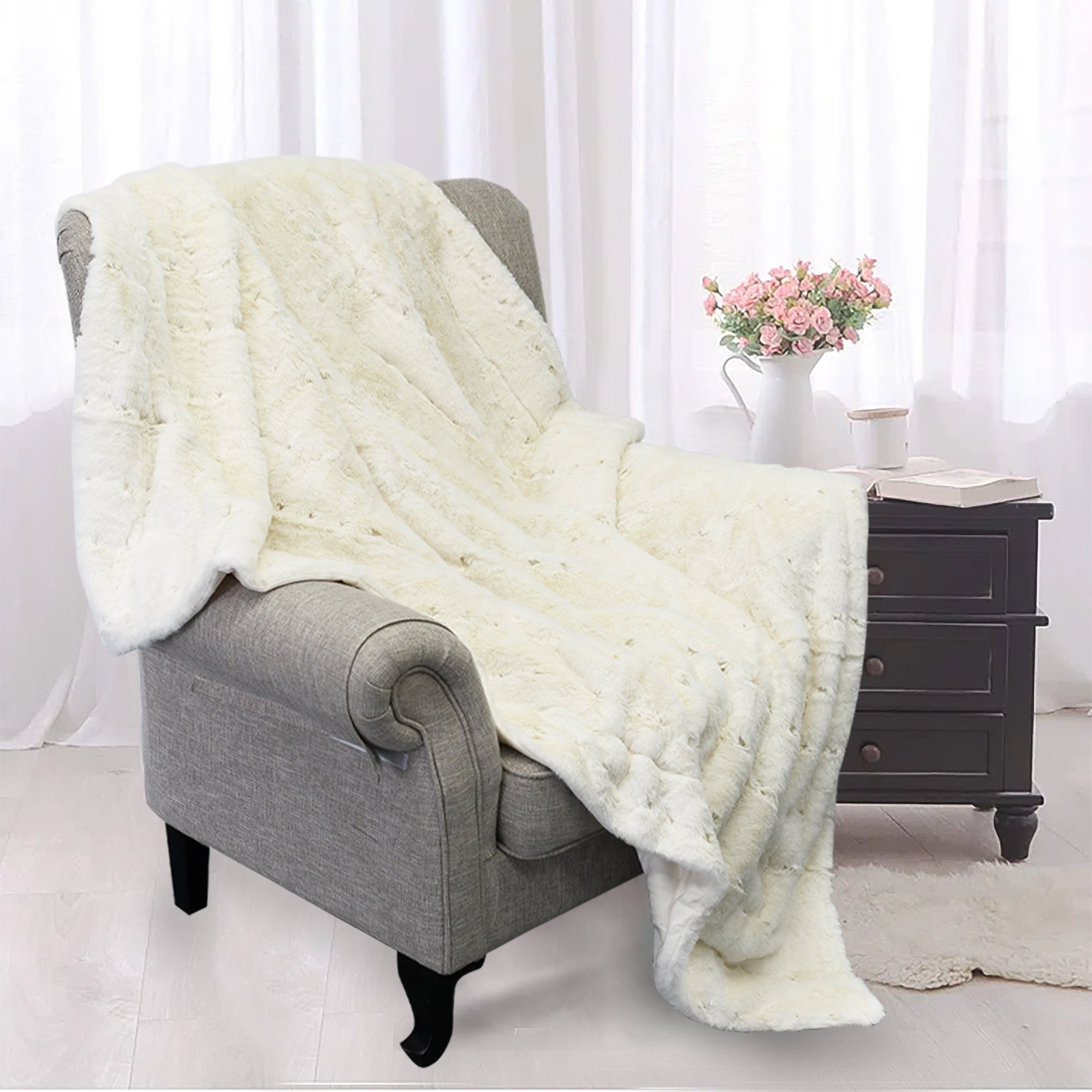 STITCHING JACQUARD FAUX FUR THROW - Antique White