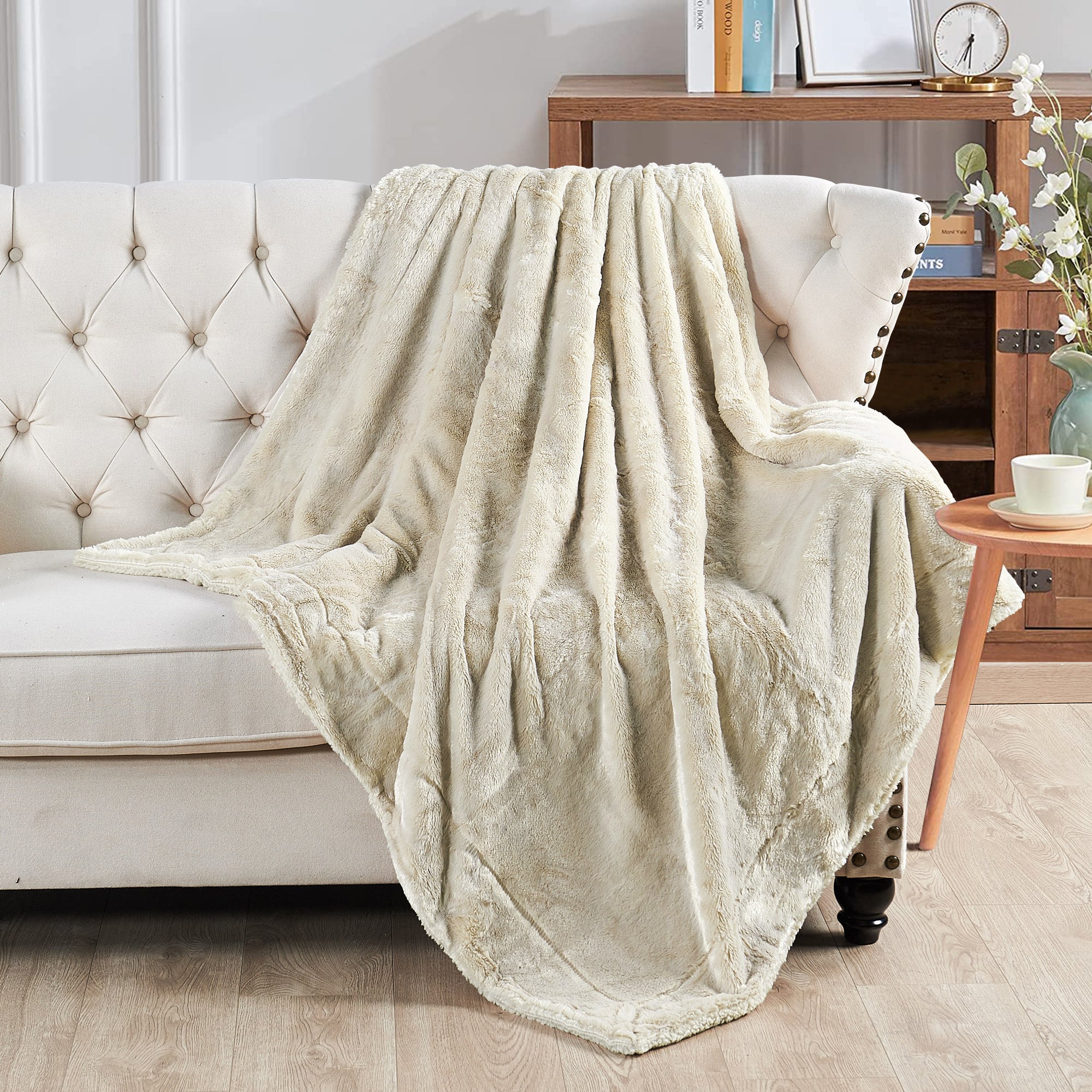 PLAIN FAUX FUR THROW