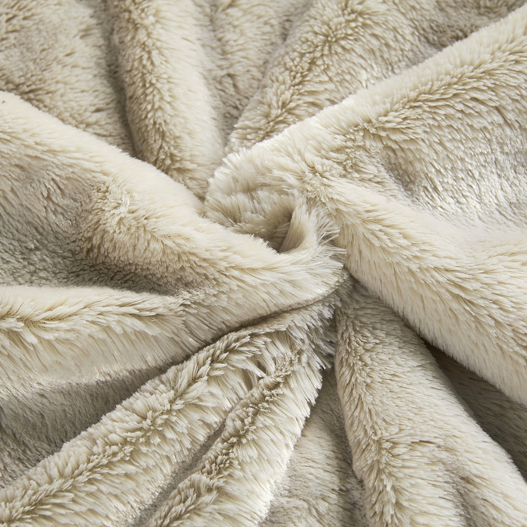 PLAIN FAUX FUR THROW