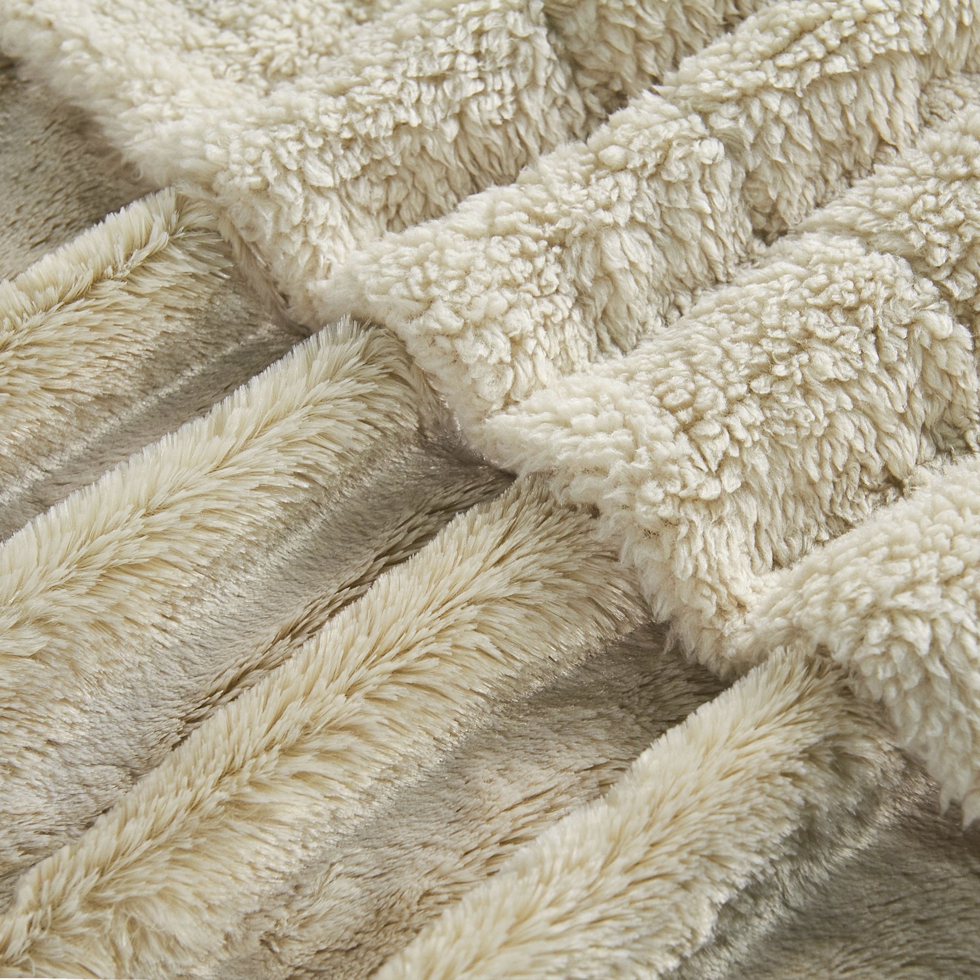 PLAIN FAUX FUR THROW