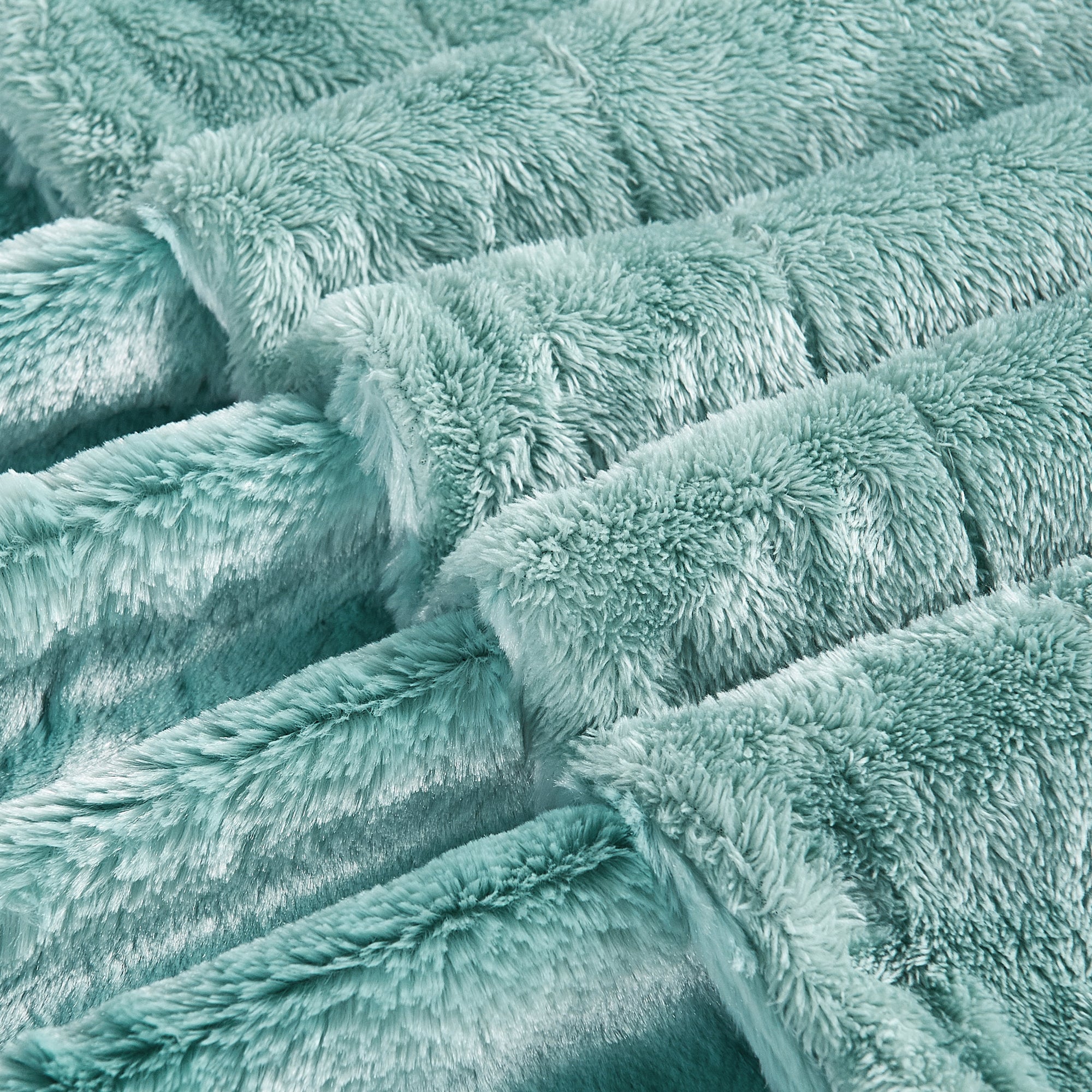 PLAIN FAUX FUR THROW