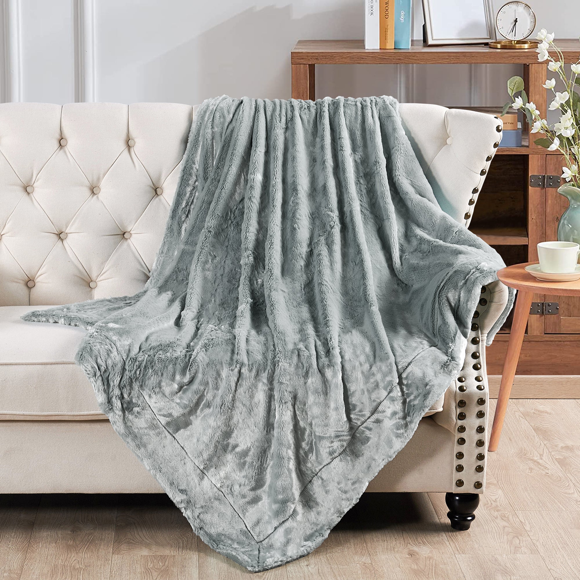 PLAIN FAUX FUR THROW