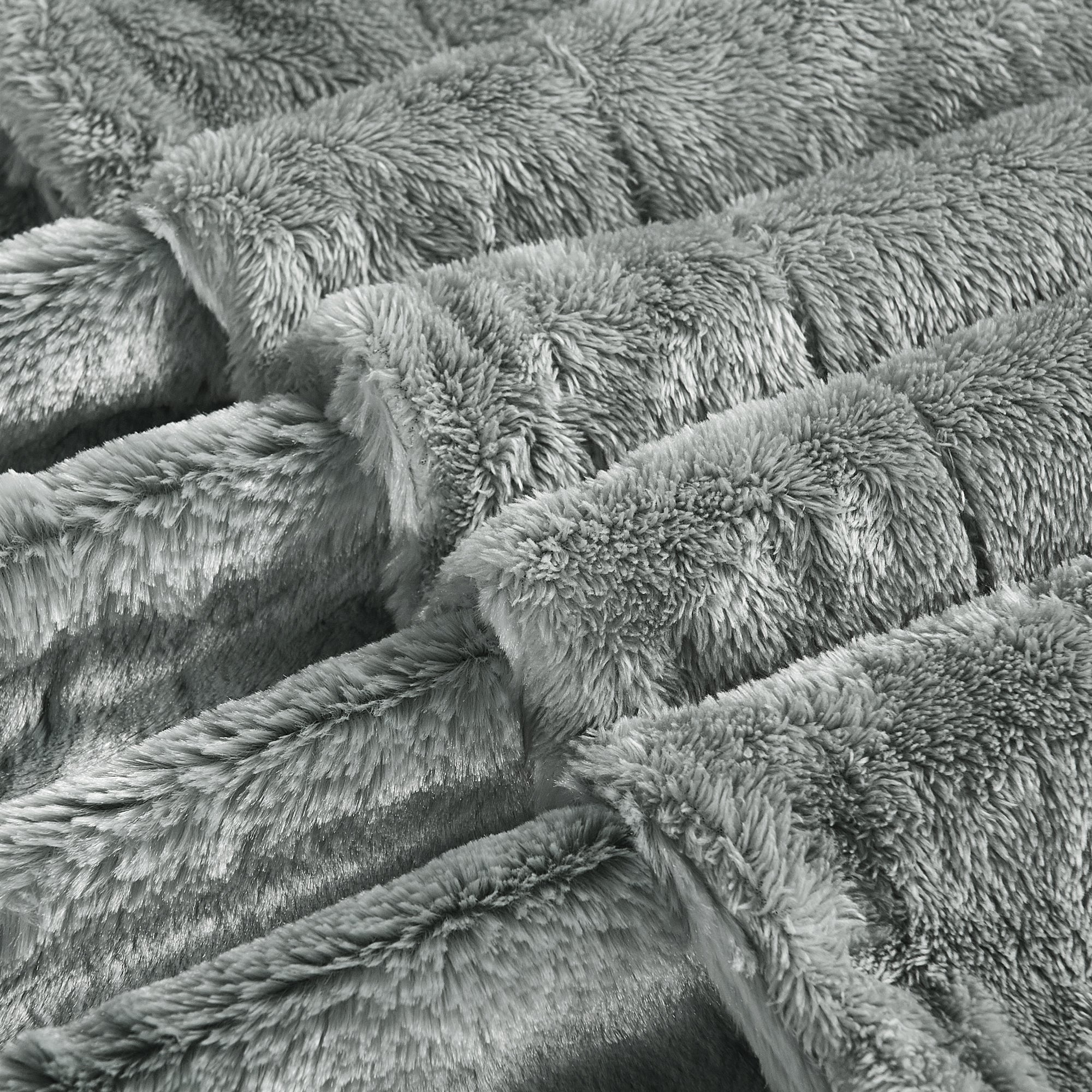 PLAIN FAUX FUR THROW