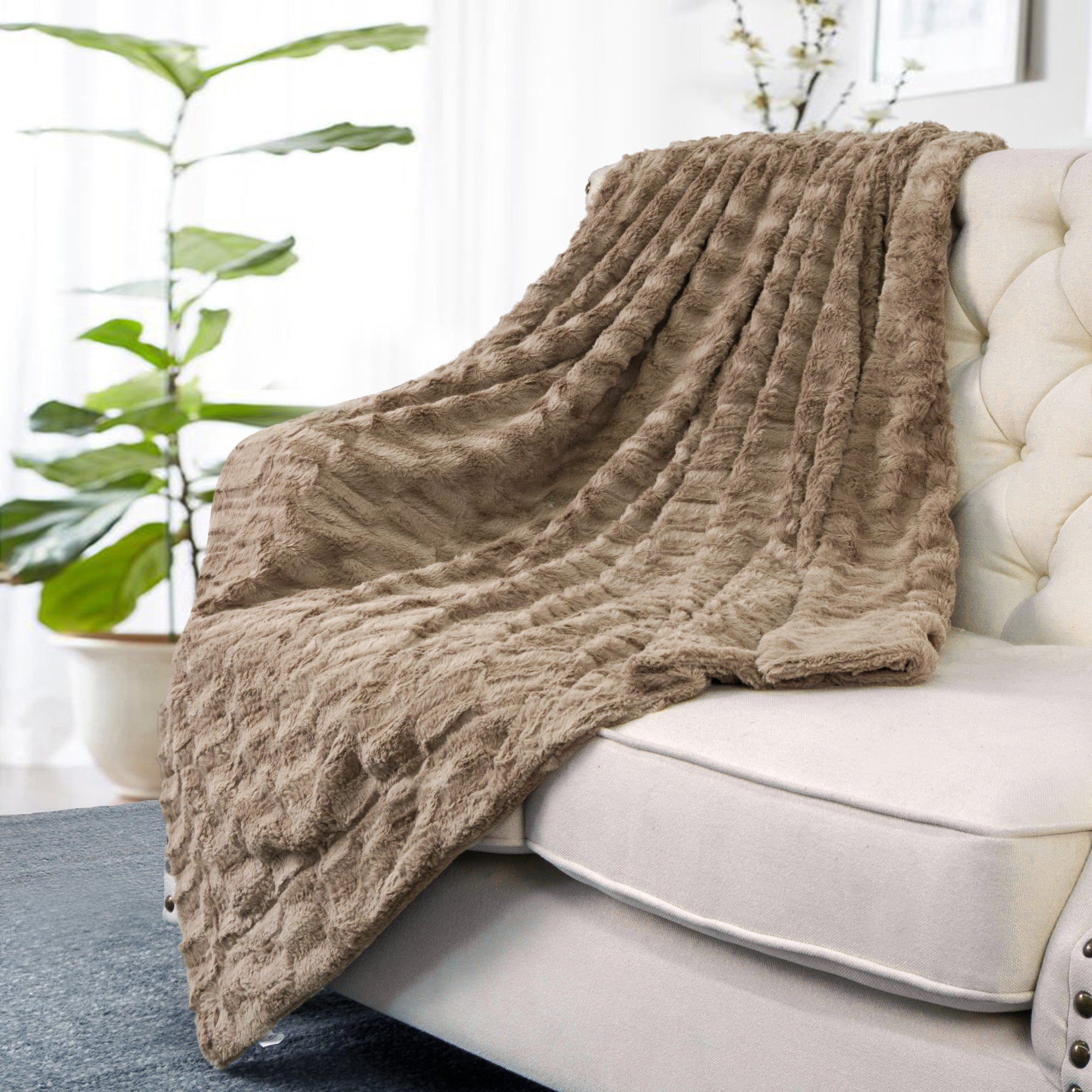 SAGA DOUBLE SIDED FAUX FUR THROW